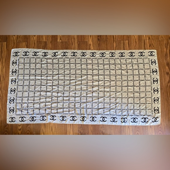 CHANEL Authentic Silk Scarf/Wrap EUC💕 - Picture 7 of 7